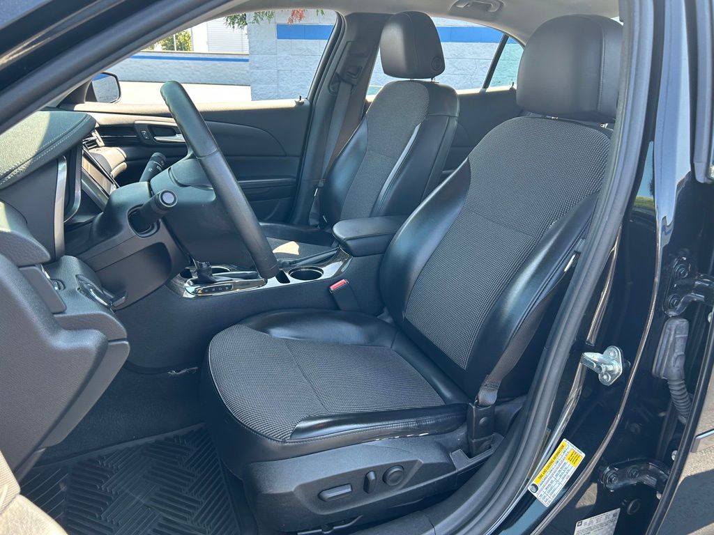 Thumbnail: 2014 Chevrolet Malibu - 17