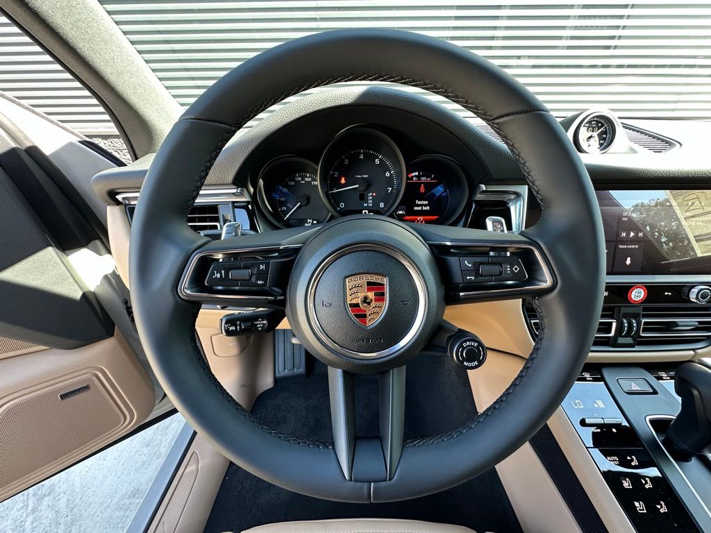 Thumbnail: 2026 Porsche Macan - 14