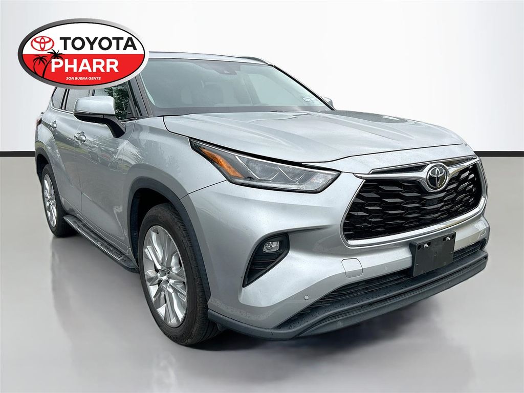 Celestial Silver Metallic 2022 Toyota Highlander Limited FWD SUV / Crossover Front-Wheel Drive 8-Speed Automatic