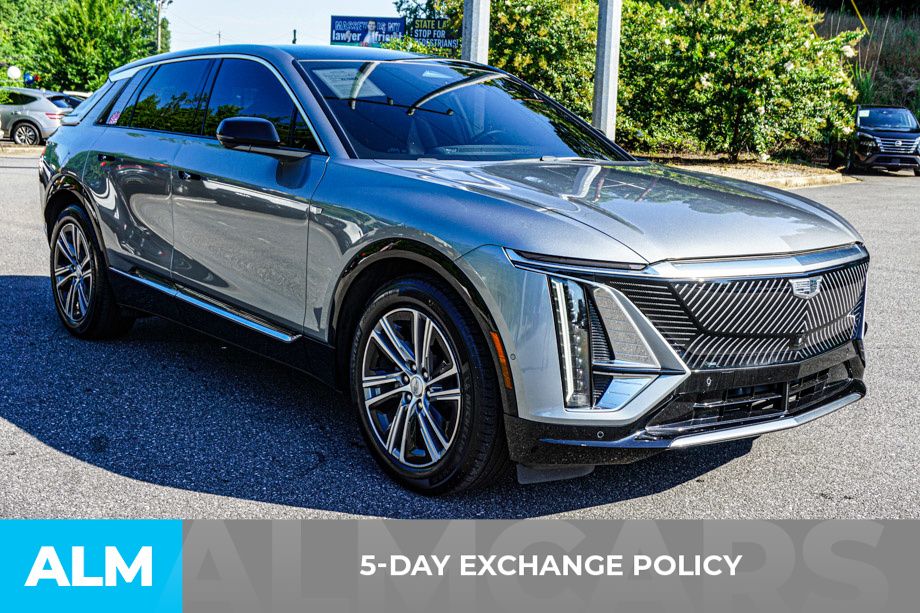 Used 2024 Silver Cadillac Luxury image 4