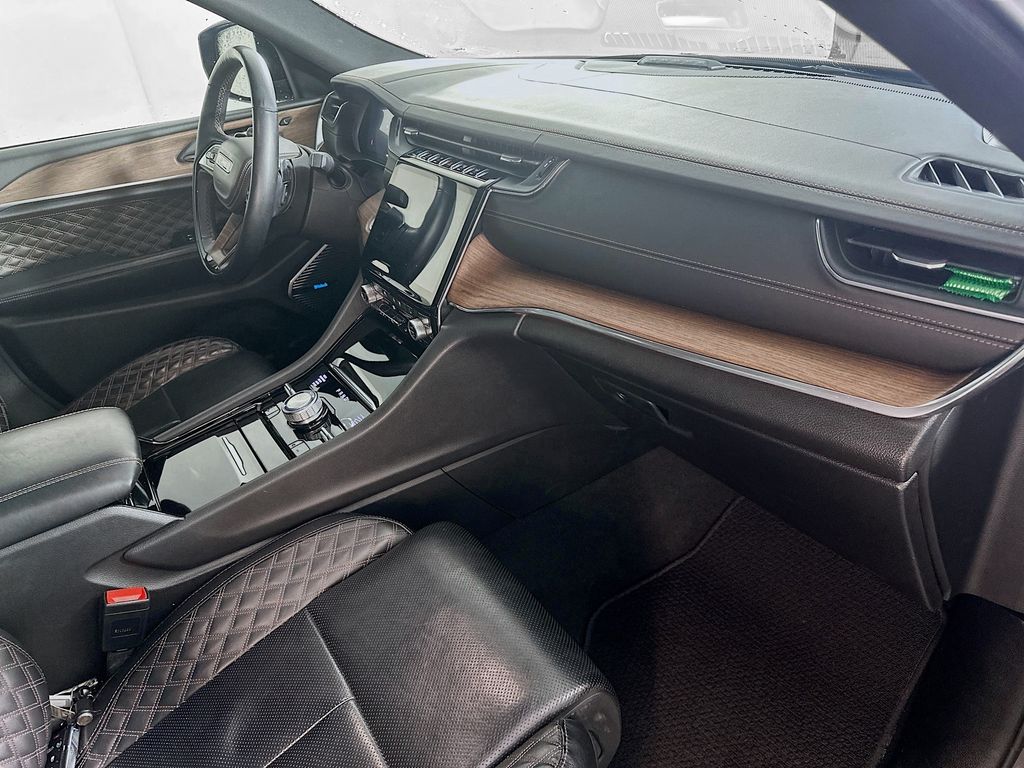 Used 2022 Gray Jeep Summit 4xe image 31