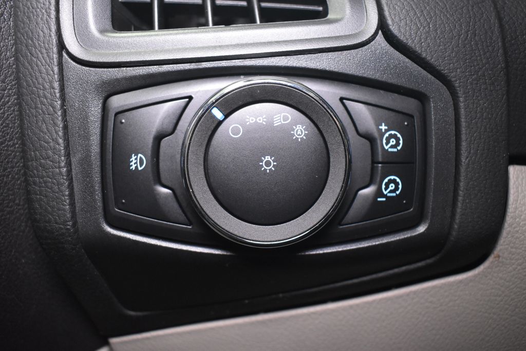 2012 Ford Focus SE 18