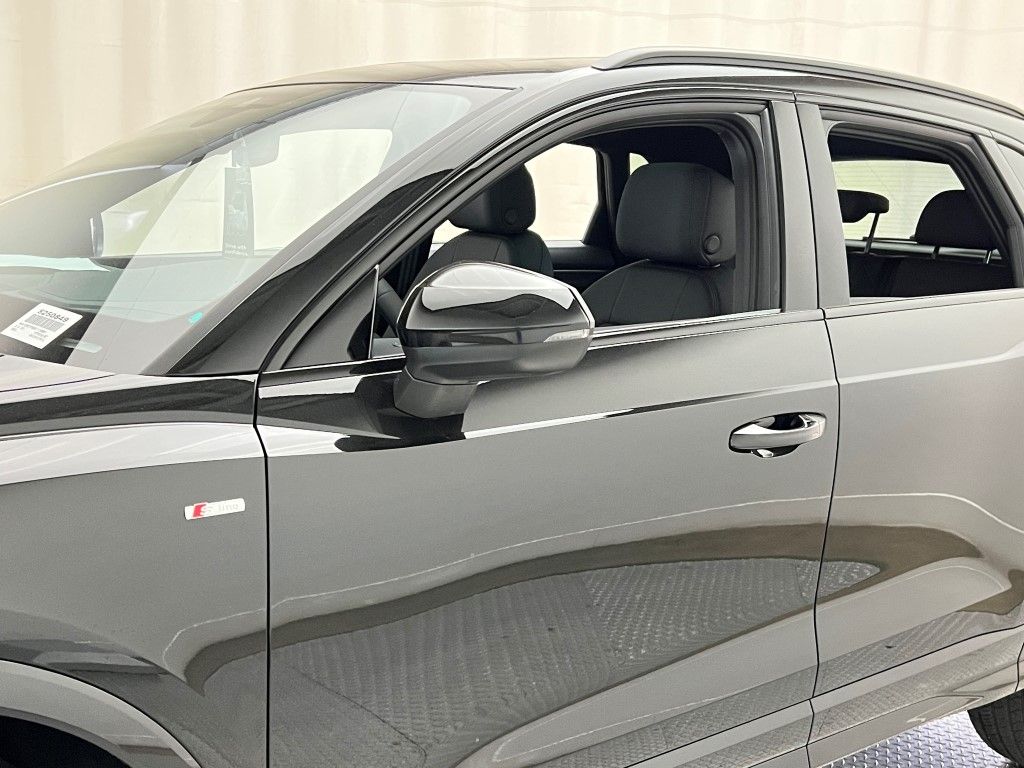 Thumbnail: 2025 Audi Q3 - 10