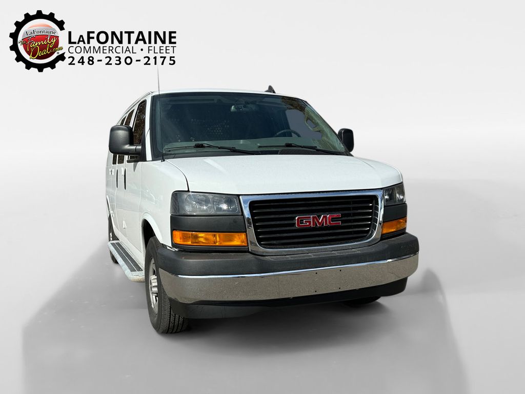 2022 GMC Savana 2500 Work Van 3