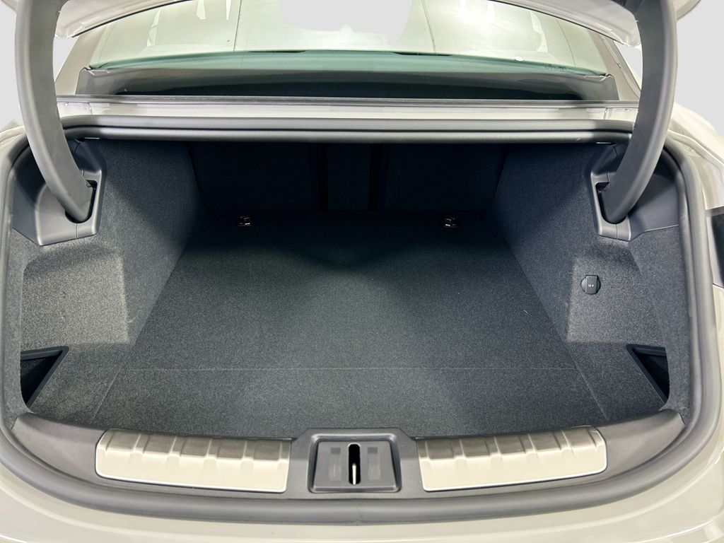 Thumbnail: 2026 Porsche Taycan - 29