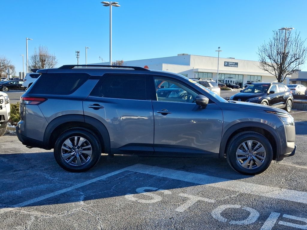 2023 Nissan Pathfinder SV 7