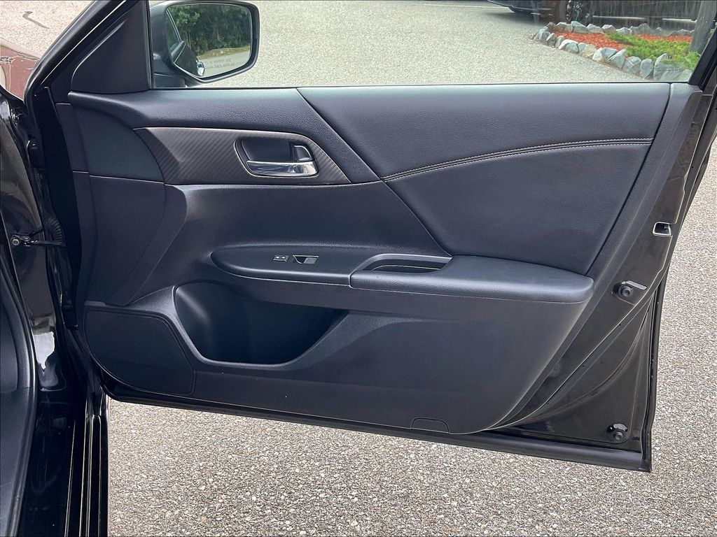 2016 Honda Accord — photo 12