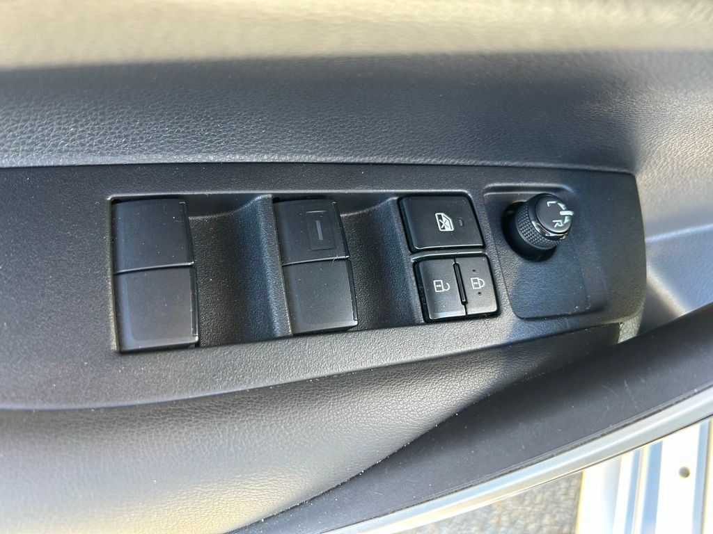 Thumbnail: 2022 Toyota Corolla - 17