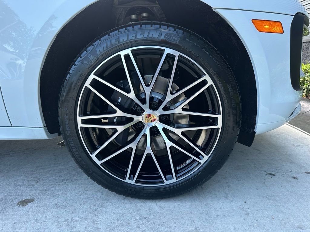 Thumbnail: 2026 Porsche Macan - 15