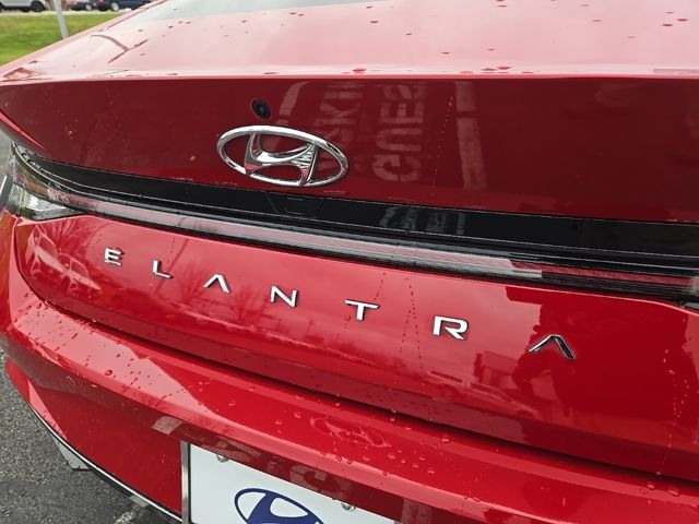 2022 Hyundai Elantra Limited Edition 12