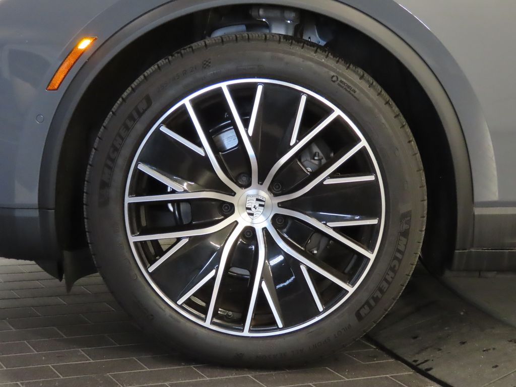 Thumbnail: 2025 Porsche Macan - 11