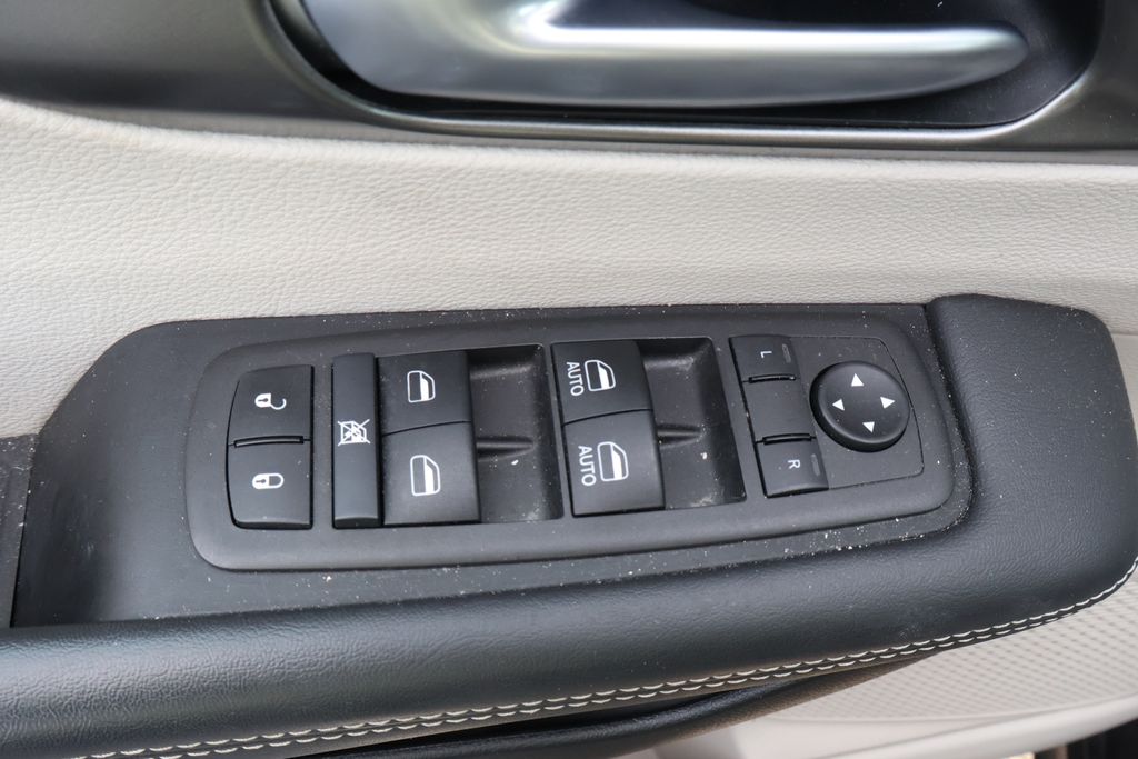 Thumbnail: 2024 Chrysler Pacifica - 16