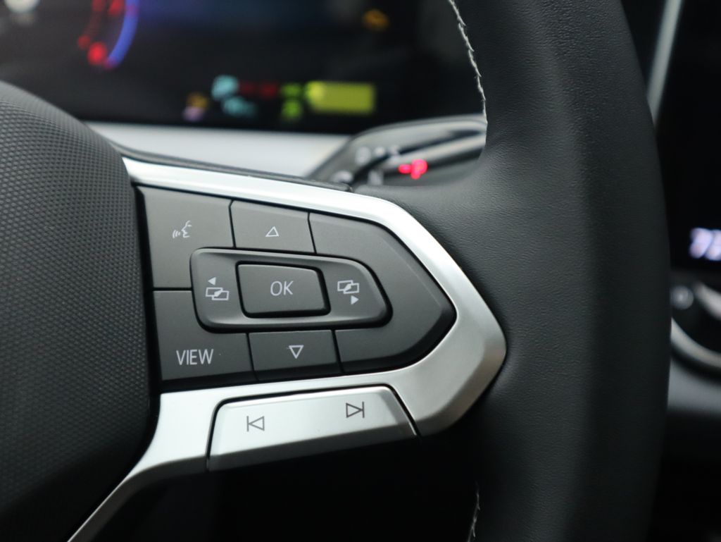 2025 Volkswagen Tiguan 2.0T 13