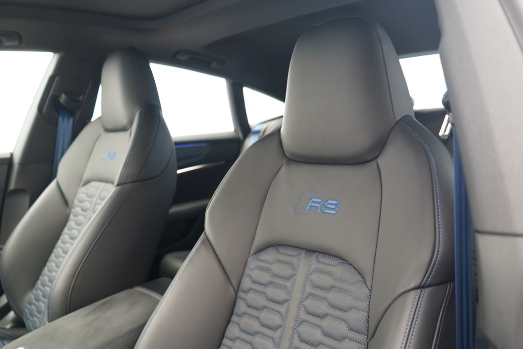 Thumbnail: 2025 Audi RS 7 - 8