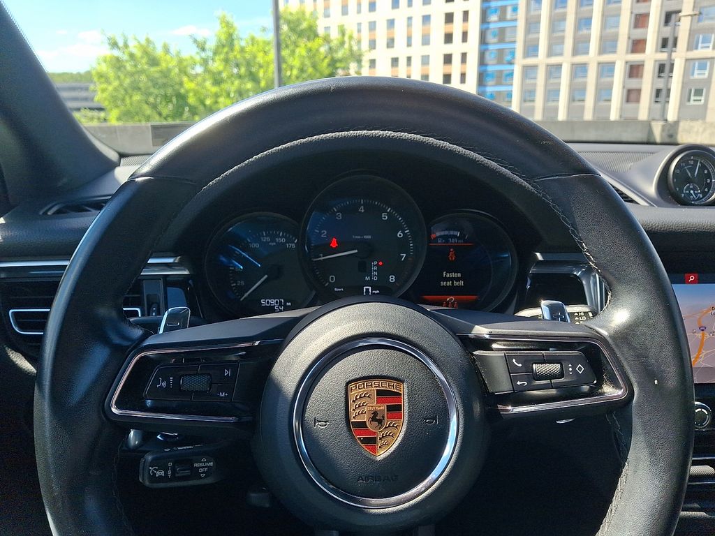 Thumbnail: 2023 Porsche Macan - 23