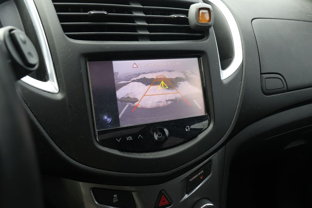 Thumbnail: 2016 Chevrolet Trax - 20