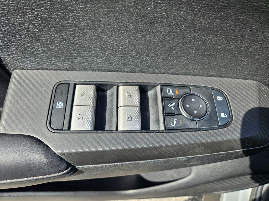 Thumbnail: 2024 Mitsubishi Outlander - 18