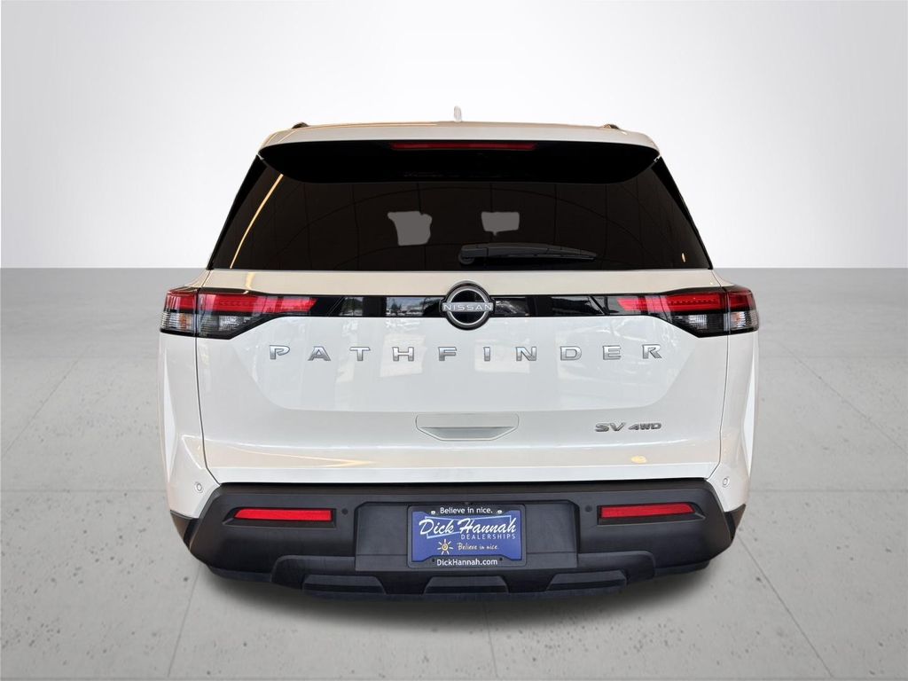 2024 Nissan Pathfinder SV