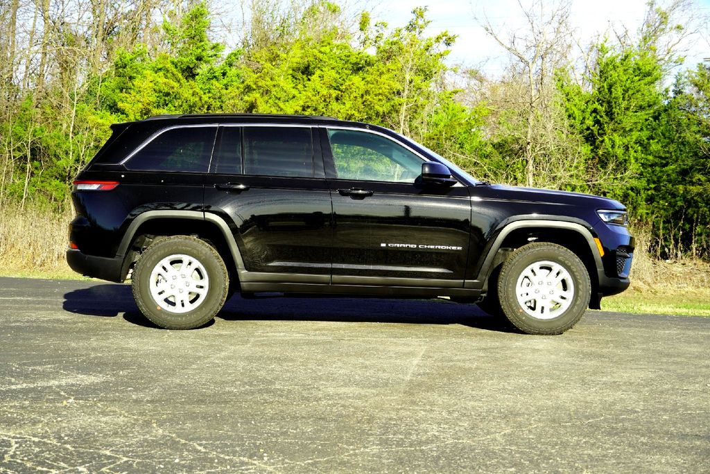 New Car 2025 Jeep Grand Cherokee  Laredo For Sale Under $35,000 In Taylor, Texas