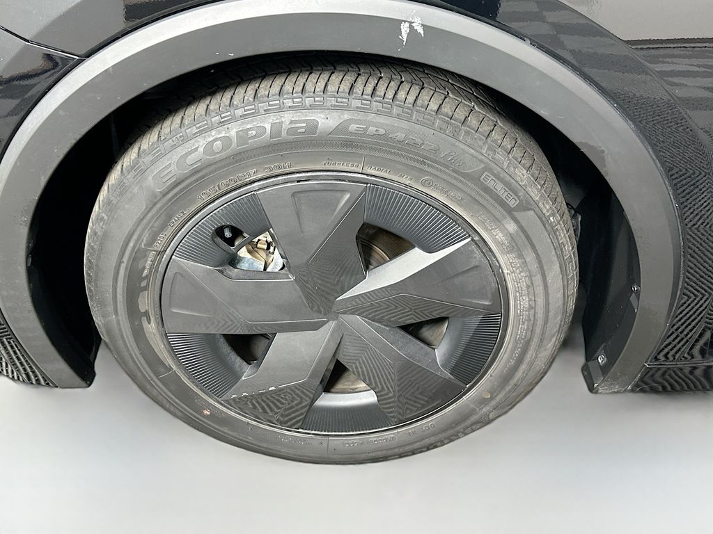 Thumbnail: 2024 Toyota Prius - 30