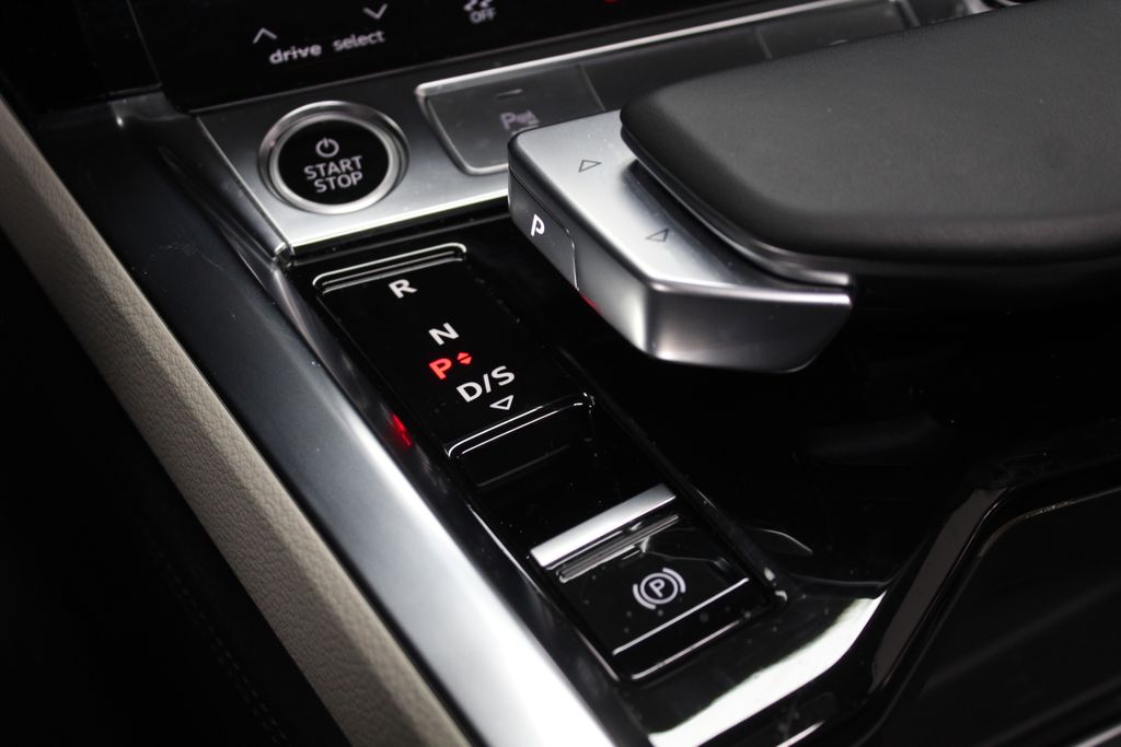Thumbnail: 2024 Audi Q8 e-tron - 16
