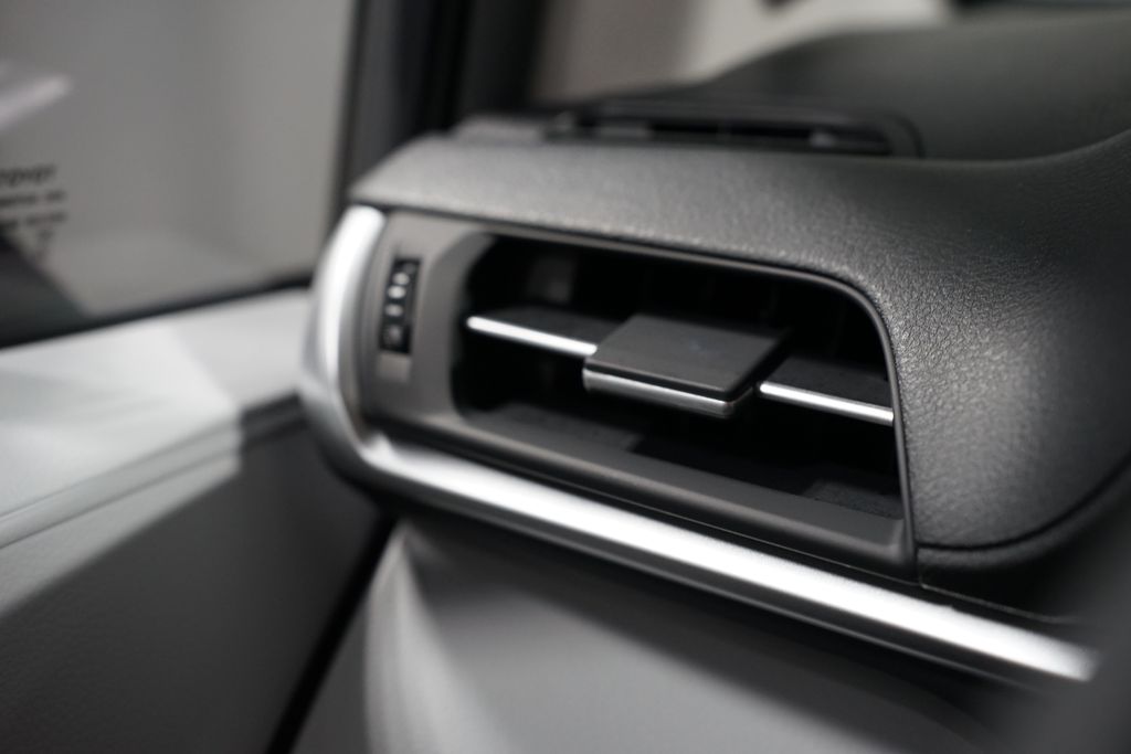 Thumbnail: 2025 Toyota Sienna - 25