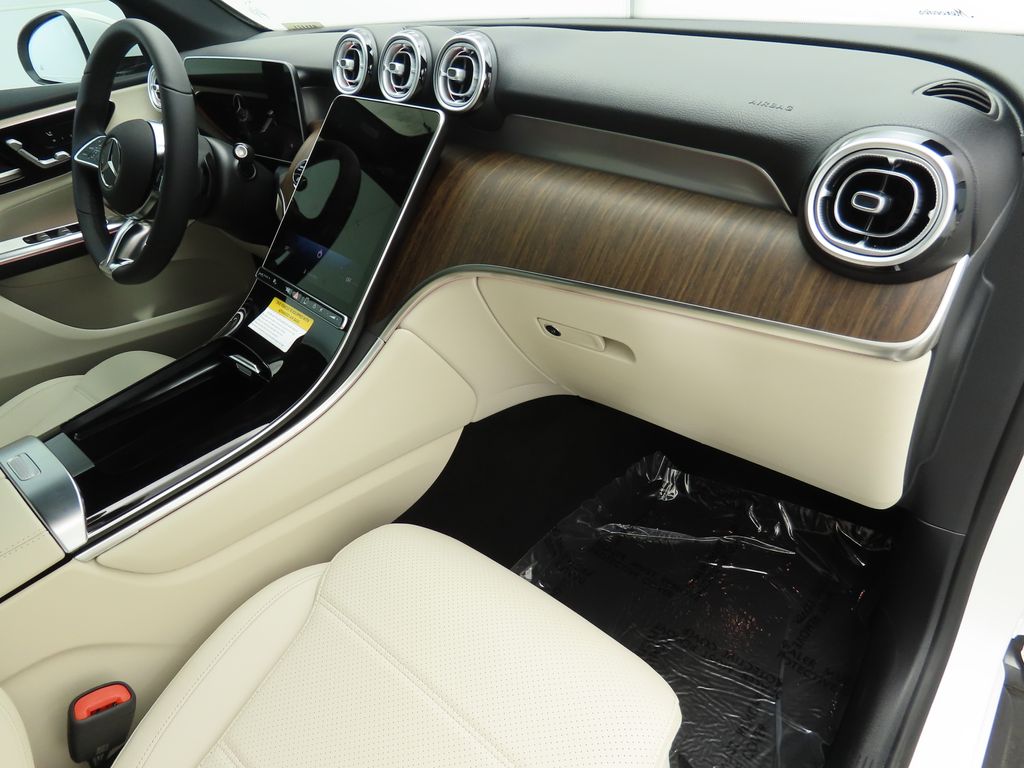 2025 Mercedes-Benz GLC 300 17