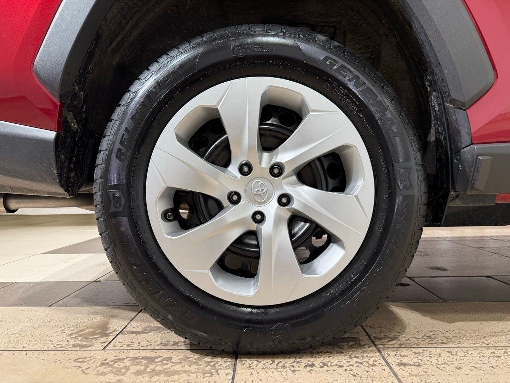 Thumbnail: 2020 Toyota RAV4 - 9