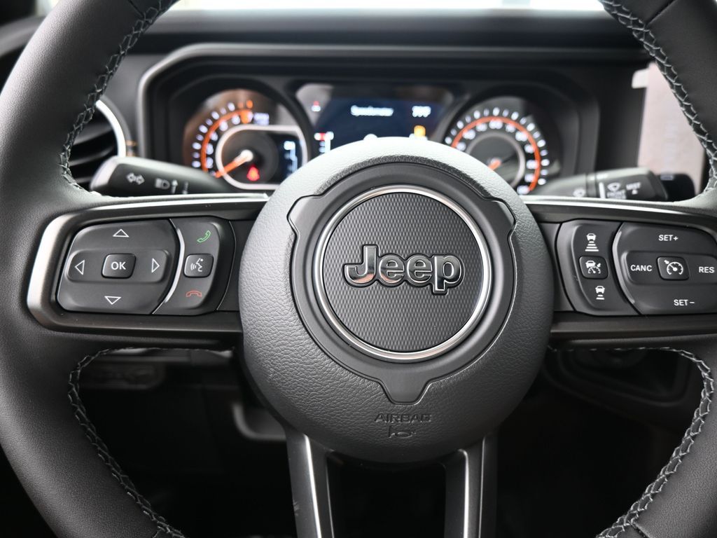 New 2026 Granite Crystal Metallic Clearcoat Jeep Sahara image 24