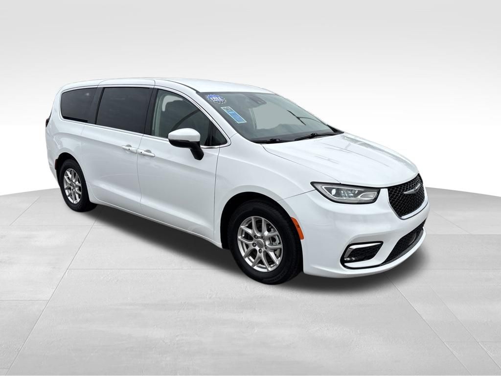 Used 2023 Chrysler Pacifica Van