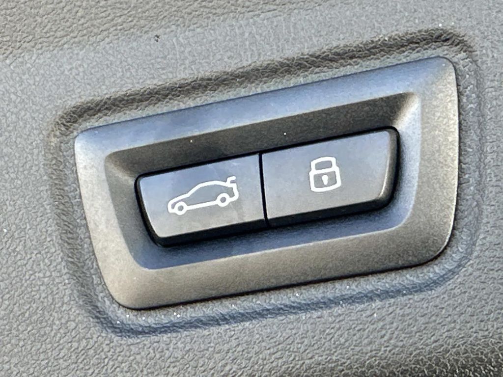 Thumbnail: 2025 BMW 4 Series - 25