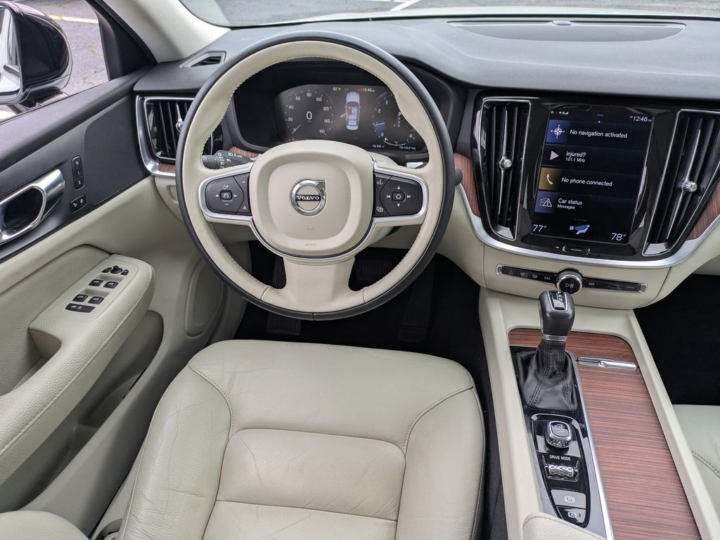 2021 Volvo S60 T5 Momentum
