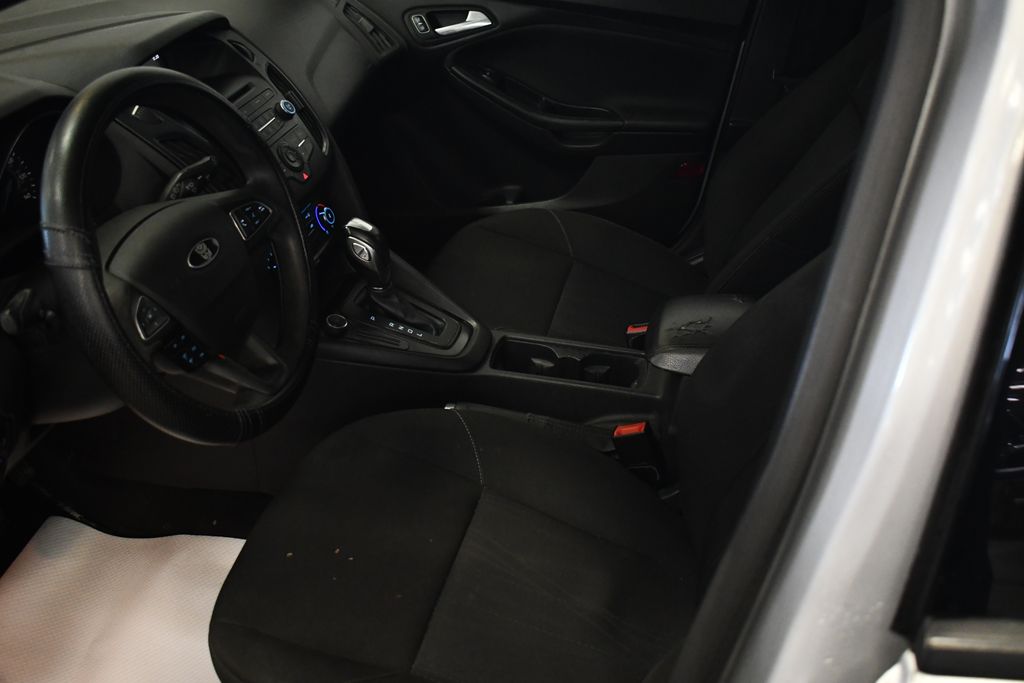 Thumbnail: 2015 Ford Focus - 6