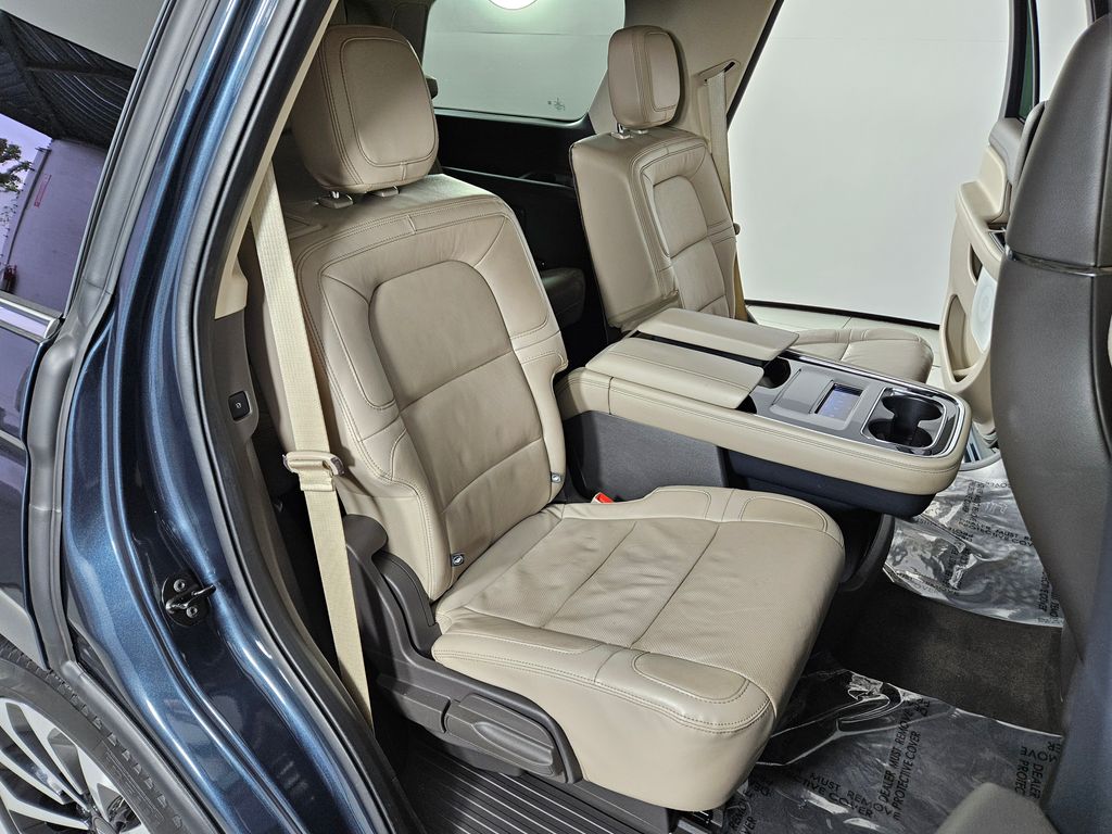 Thumbnail: 2022 Lincoln Navigator - 20
