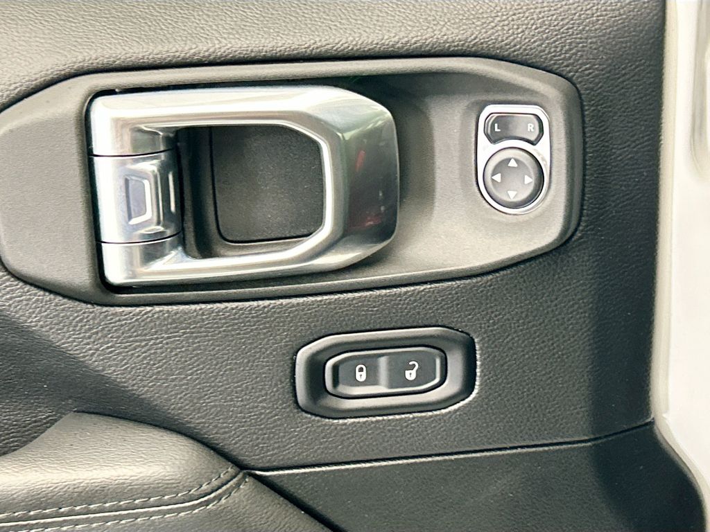 Thumbnail: 2021 Jeep Wrangler - 22