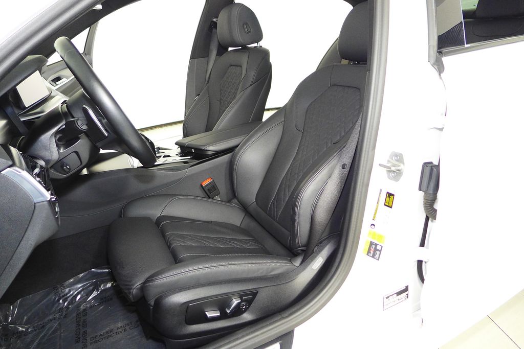 Thumbnail: 2023 BMW 5 Series - 21