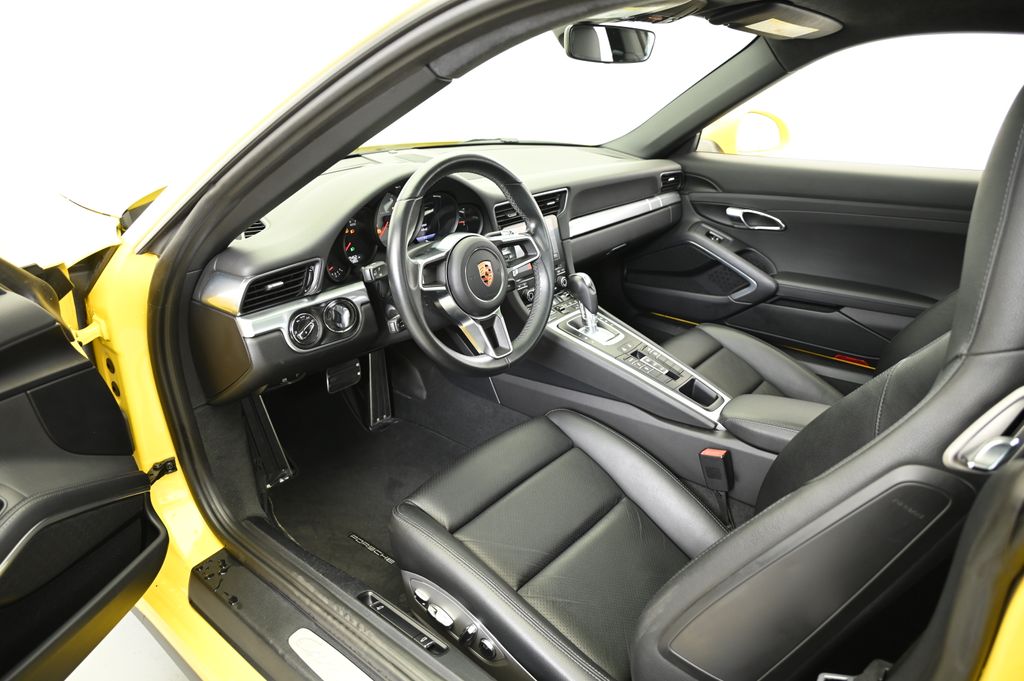 2018 Porsche 911 Carrera 4S 25