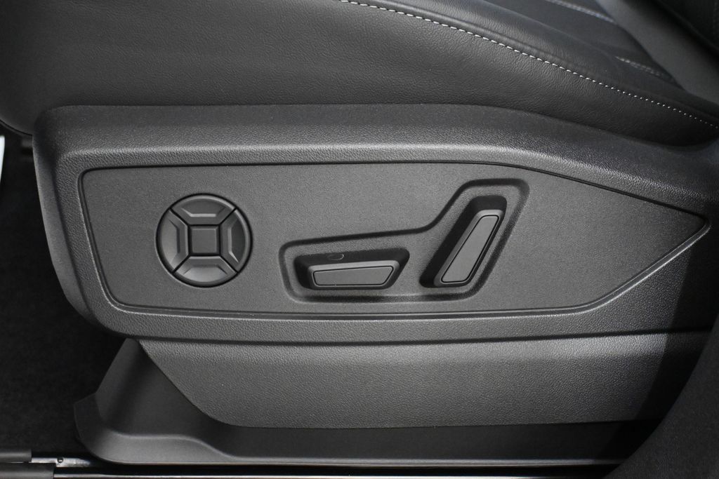 Thumbnail: 2025 Audi Q5 - 24