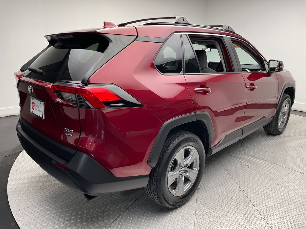 2022 Toyota RAV4 XLE 5