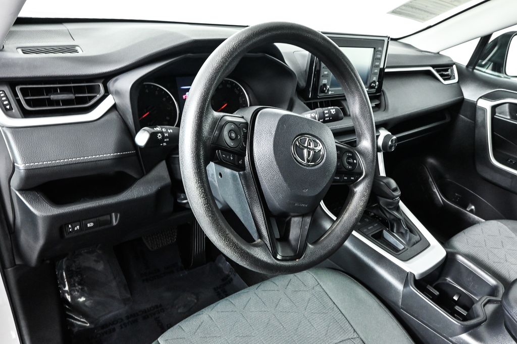 2022 Toyota RAV4 XLE 9