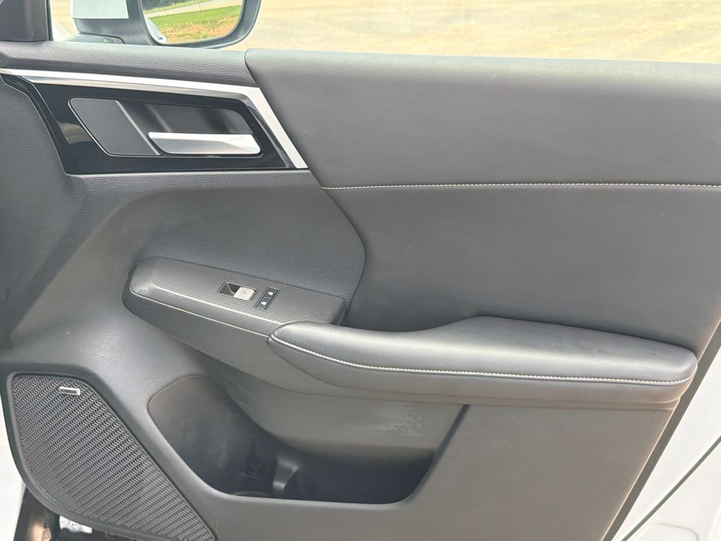 Used 2025 White Mitsubishi SE image 14