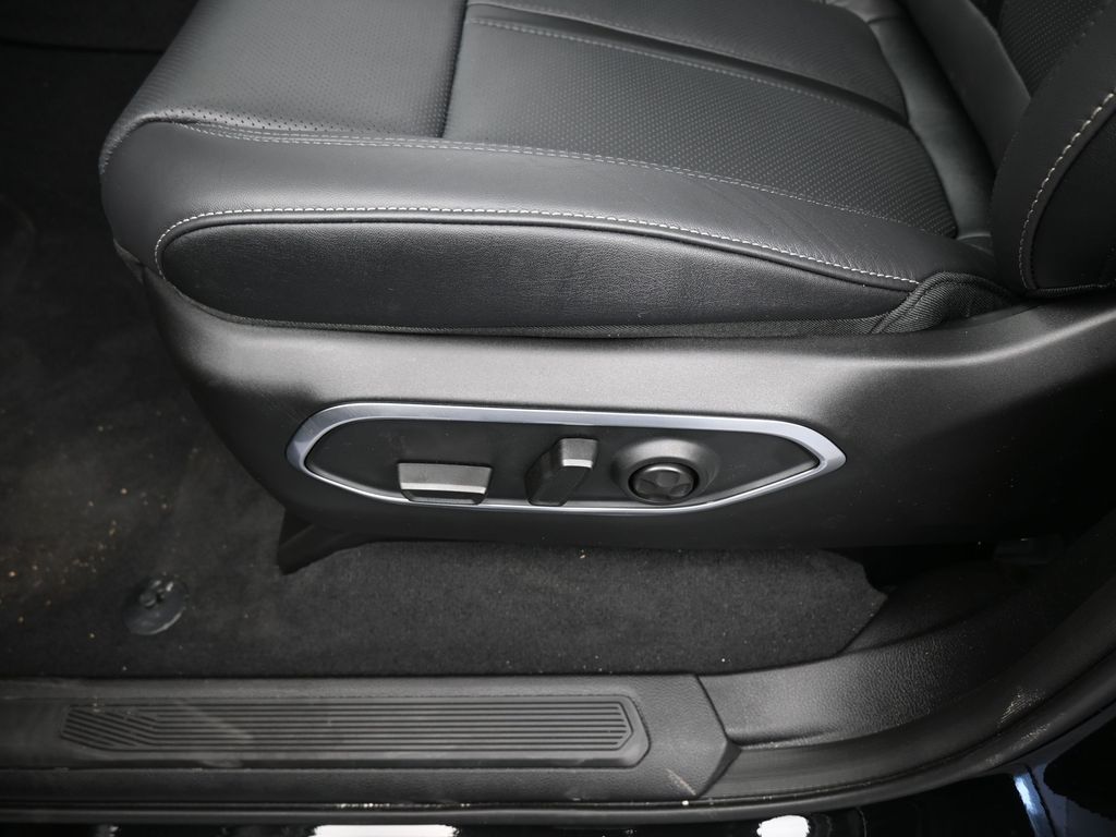 New 2026 High Gloss Black Jeep Limited Reserve image 16