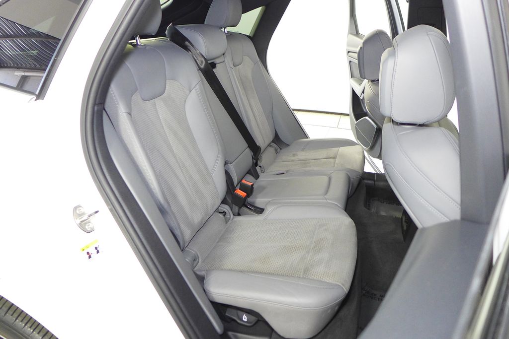 Thumbnail: 2022 Audi SQ5 - 20