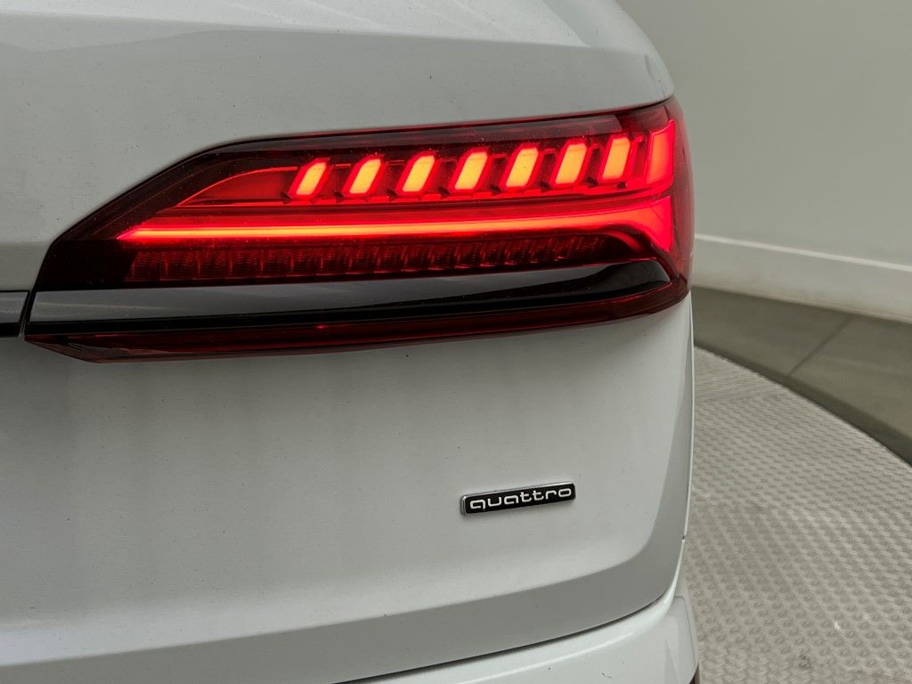 Thumbnail: 2026 Audi Q7 - 9