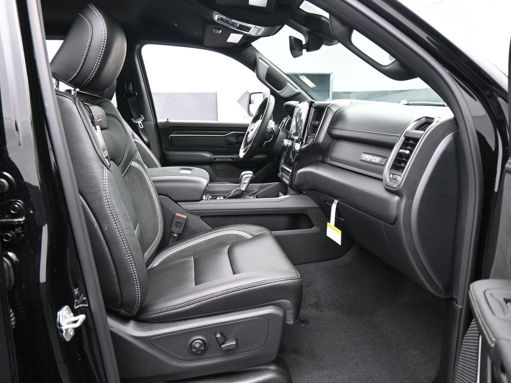 New 2026 Diamond Black Crystal Pearlcoat Ram RHO image 36