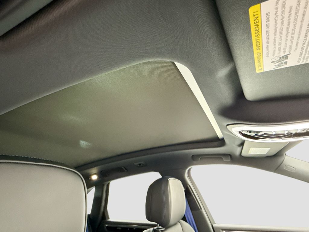 Thumbnail: 2026 Porsche Macan - 21