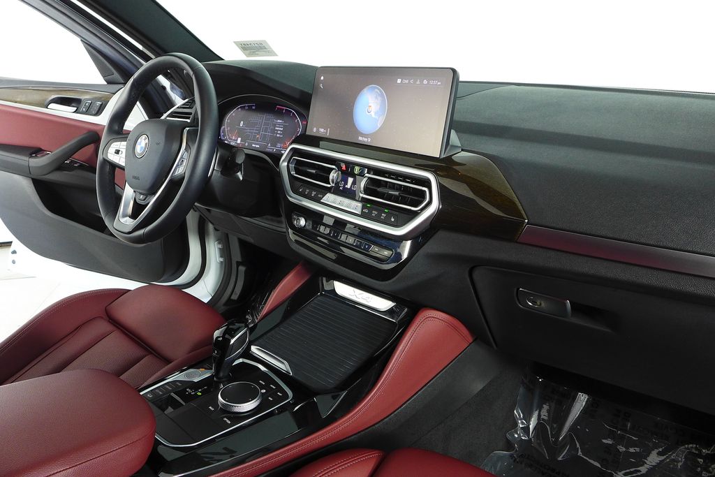 Thumbnail: 2022 BMW X4 - 13
