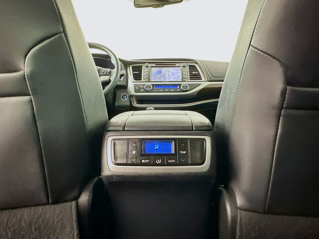 2015 Toyota Highlander Limited 26