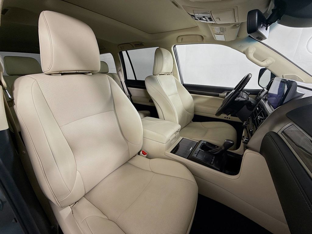 Thumbnail: 2022 Lexus GX - 29
