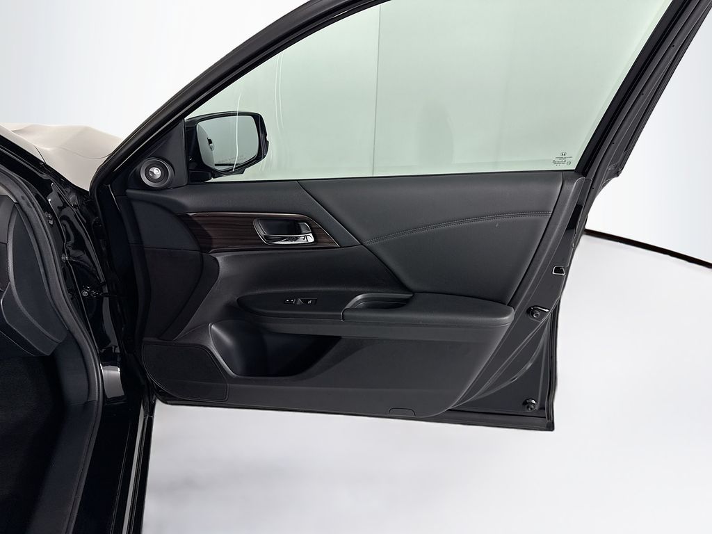 Thumbnail: 2016 Honda Accord - 25